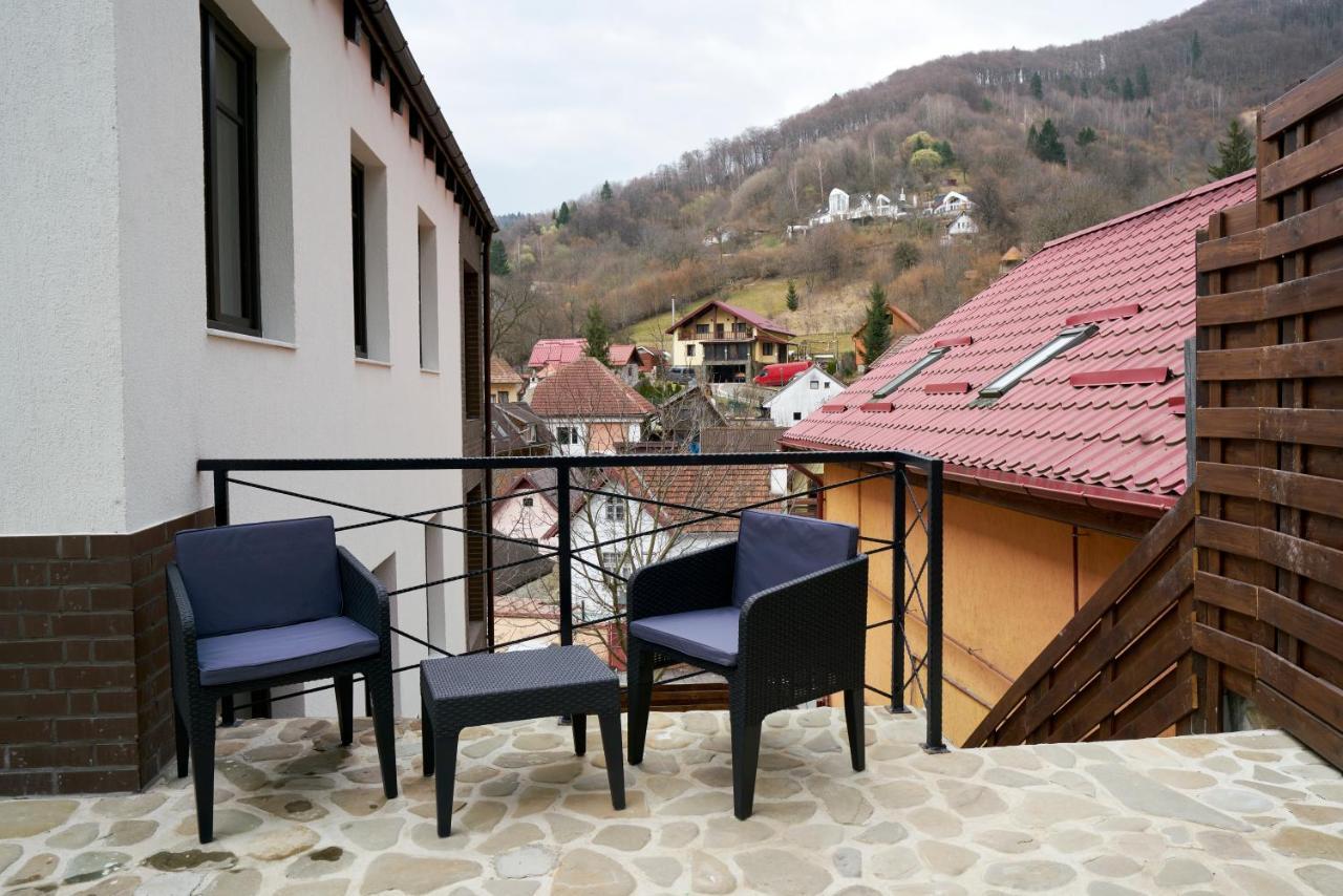 Hotel Casa Piti Braşov Esterno foto
